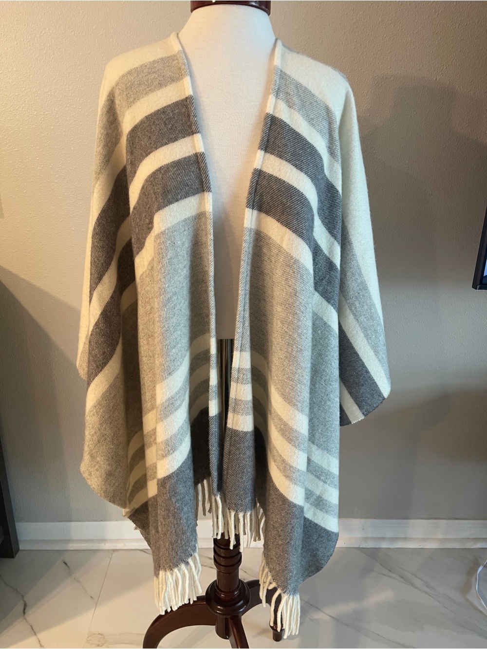 Banana Republic Wool Blend Gray and Cream Striped Fringe Kimono Duster
Size OS